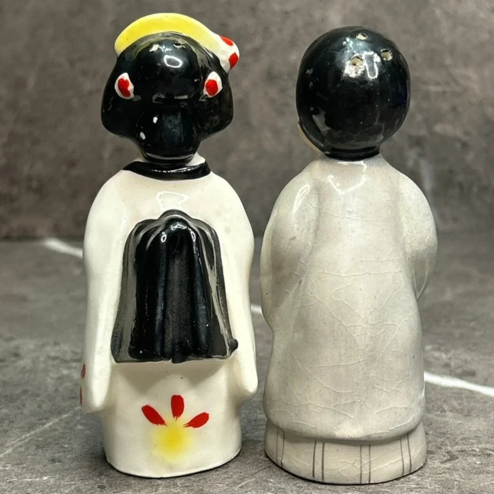 Vintage Napco Japan Kissing Couple Salt and Pepper Shakers Ceramic Mid Cent